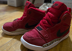 Nike Team Hustle D 8 Size 9c Unisex Kids Red/Black Mid Top Hook & Loop Strap