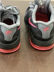 Nike Air Max Invigor PS Gray Pink Size 3Y 749576-006 Size 1y