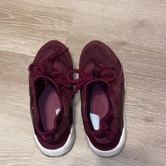 Nike Air Huarache Maroon 3Y Sneakers