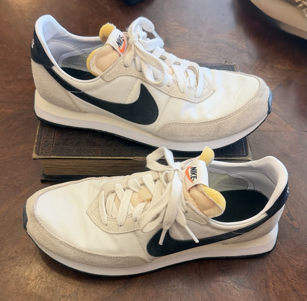 Nike Waffle Trainer 2 Unisex Size 6.5 Youth Black And White