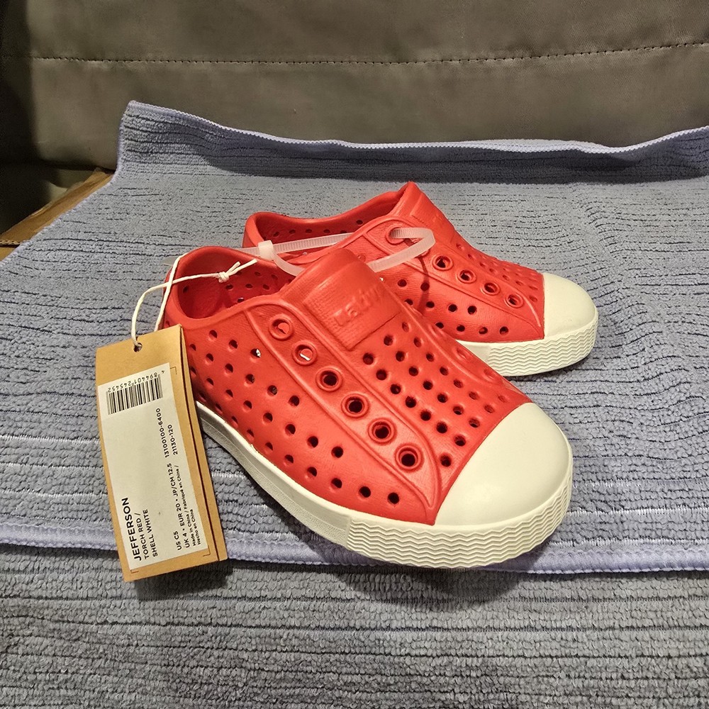 Native Jefferson Kids Sneakers – Torch Red & Shell White, US C5, New