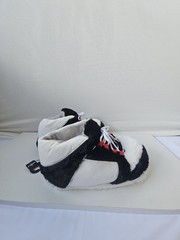 Wonder Nation Boys‘ Sneaker-Style Slippers – Plush Black & White – NWT – Various