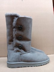 UGG Women’s Bailey Button Triplet boot, Size 5, Grey 1962 Y