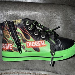 Kids Grave Digger Monster Truck High Tops Sneakers 9 NWOT
