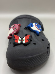 Crocs Iconic Comfort Black Clog Jibbitz Charm Sandal Unisex C6 Baby Shark,Minnie