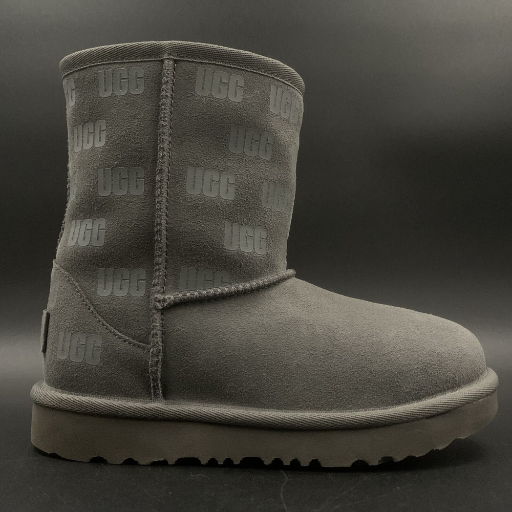 UGG KIDS CLASSIC II SHORT BOOT GREY SUEDE LOGO GRAPHIC LITTLE KIDS SIZE US 13K