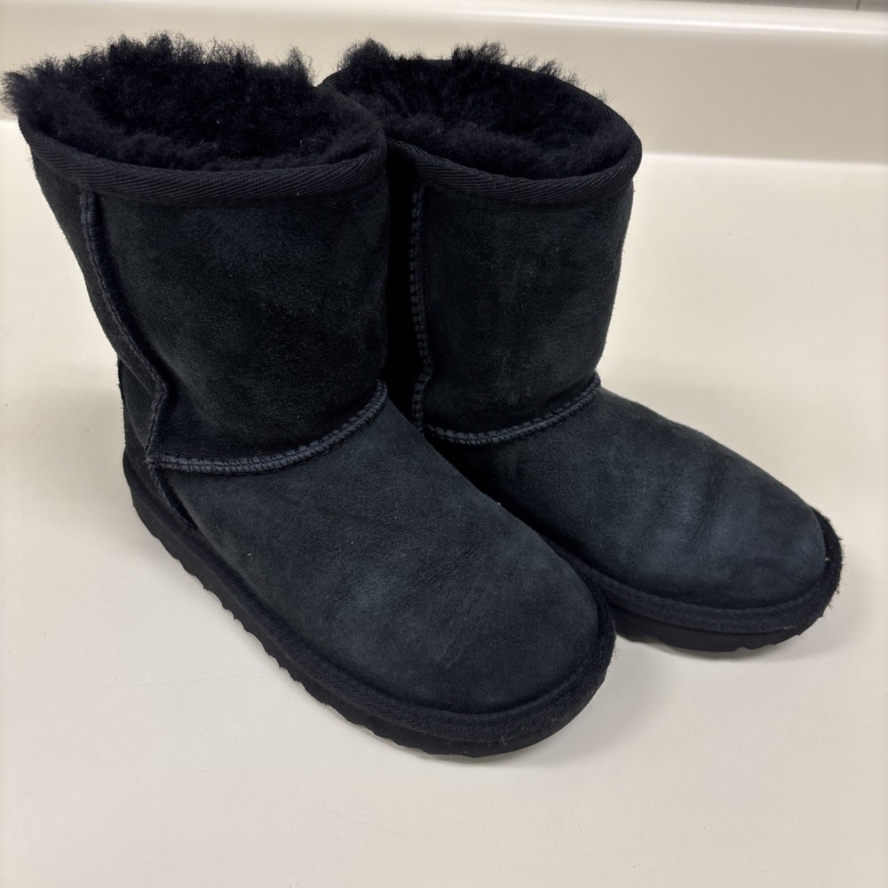 UGG Kids Classic II SHORT Boot 1017703K BLACK size 12