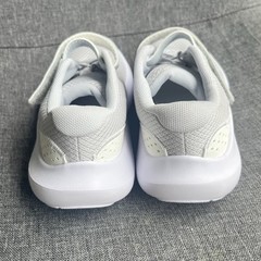 Under Armour UA Surge 4 AC Kids‘ Running Shoes – Size 1 Gray NEW