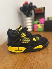 Jordan 4 Yellow Thunder 2023 Size 6.5 Youth/8 Women’s