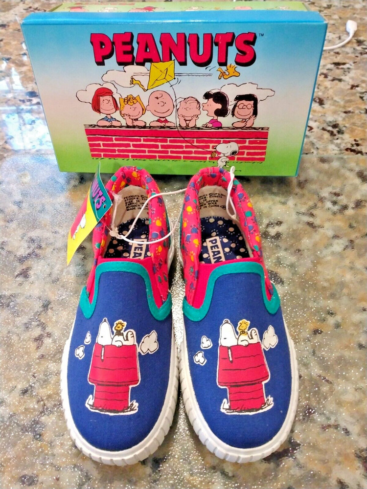 Vintage Snoopy Peanuts Sneakers Size 10 in box with tag