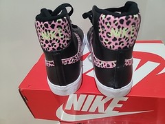 Nike Blazer Mid Gs Black /Pink Rise- Barely Volt Noir, Rose Du Matin 6.5 (Y)