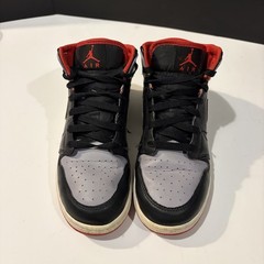 Air Jordan 1 Retro Mid “BRED SHADOW” Size 6.5 Youth Woman’s 8.5 Black Red & Gray