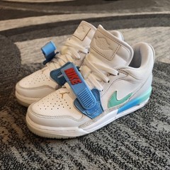 Jordan Legacy 312 Low Emerald Rise Size 4y