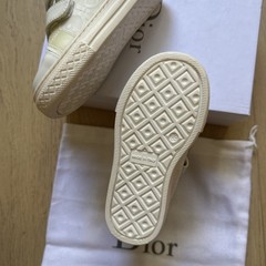 100 % Authentic DIOR Shoes for kids UNISEX. Size EU 23 / US 7 White / Multicolor