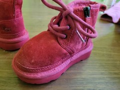 UGG Neumel II Red Suede Lace Up Shearling Lined Ankle Boots Unisex Kids Size 6