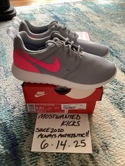 DS 2015 Nike Roshe One Grey Hyper Pink GS Sz 4.5Y