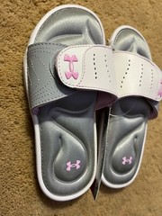 Under Armour Ignite IX Grade School Kids‘ Slide Sandals Size 12K or 13K Silver