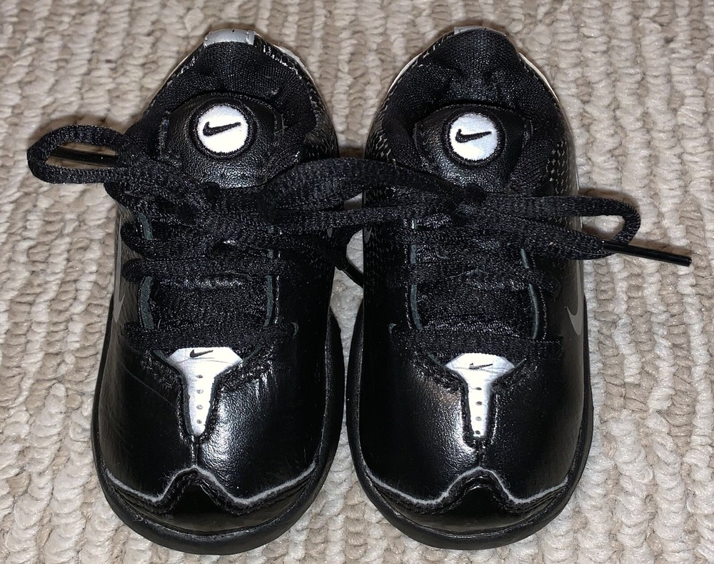 NIKE ZOOM LOW KIDS BLACK/SILVER SIZE 3Y 3K 3C GREAT CONDITION