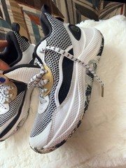 Under Armour Curry Kids Basketball Sneakers 4Y White/Black/Gold Low Top Mesh