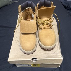 Timberland 6 Inch Classic Boot Wheat, Junior’s Size 5.5, 12909M