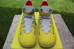 NIKE LeBron XVI Bright Citron/Light Bone Basketball Shoes PO/Great Cond Sz 8Men