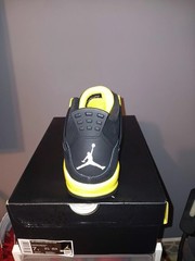 Air Jordan 4 Yellow Thunder GS Size 7Y 8/10 condition 100% Authentic