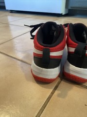 Nike Team D8 Hustle Black & Red Basketball Shoes Size 2Y 881942-004
