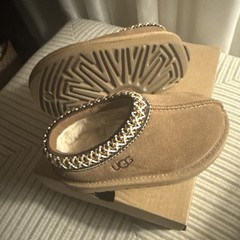 UGG Tasman LTA „Chestnut“ Slipper Size 8T