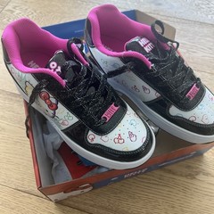 Heelys Girls‘ Hello Kitty Kama Shoes Black/White/Pink