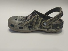 CROCS Classic Real Tree Camouflage Clogs, Kids Size: J3 (Foot Length 8.5″)