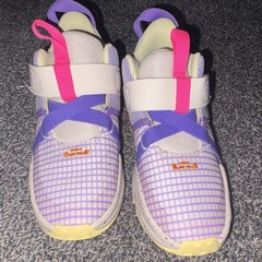 Nike LeBron Soldier 14 Kids Sneaker 12.5C W Purple/White/Pink Hook & Loop