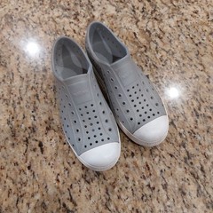 Native Jefferson Kids Slip On Shoes Size J3 Gray