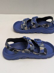 Birkenstock Birko-Flor Mogami Boy’s Kid’s C12 Blue Camouflage Slingback Sandals