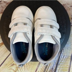 Carter’s Kids White Double Hook and Loop Low Top Simple Joys Sneakers Size 10