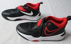Nike Unisex Kid’s Team Hustle D 11 Sneakers JL3 Black/Red Size US:6.5 UK:6