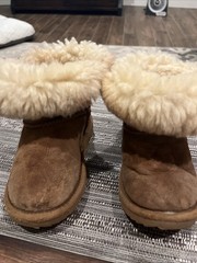 UGG Kids Bailey Button Short ChestnSuede Sheepskin Boots Youth Size 9,(1017400T)