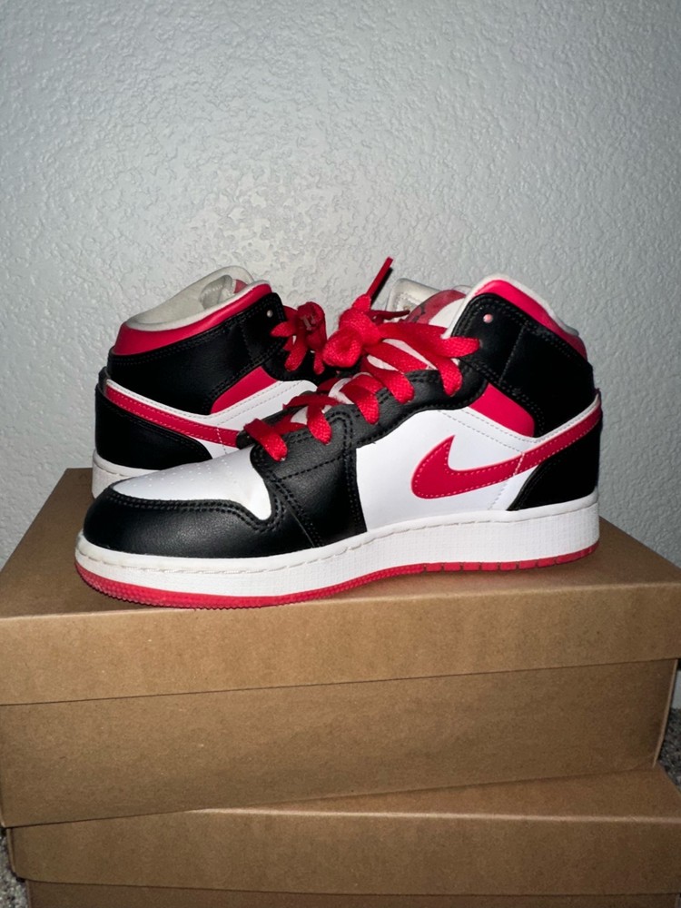 Size 5 (GS) – Jordan 1 Mid White Very Berry