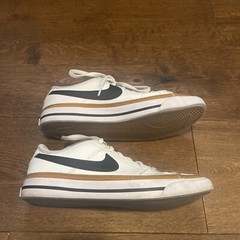 Nike Low Top Blazer Dunks White Black tan Woman’s 7 Youth 5.5 Sneakers Shoes