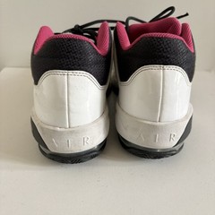 Jordan Max Aura 3 (GS) Black/Medium Blue-White Pink Size 6Y 38.5