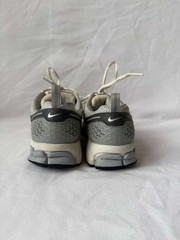 Nike Zoom Vomero 5 Gray Silver Running Shoes Kids Youth Size 1Y Sneakers