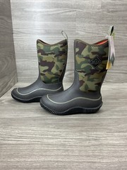 Muck Kid’s Hale Boot – Black/Linear Camo Sz 4