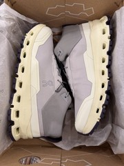 On Cloudhero Mid Waterproof Silver Seedling Youth Size 4Y Kids Running Shoes