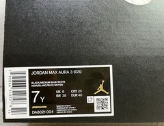 Jordan Max Aura 3 (GS) Black/Medium Blue-White Pink Size 7Y Women’s Size 8.5