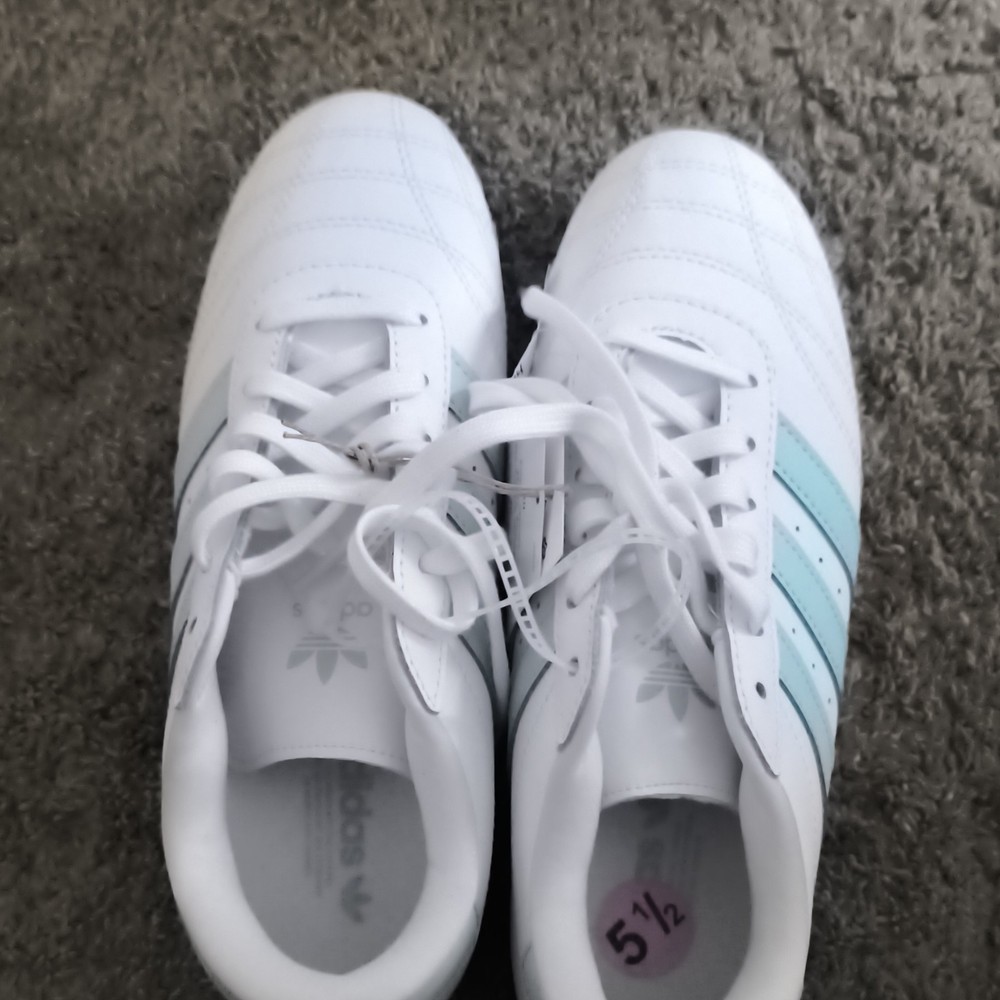 adidas Unisex Kids White/Light Blue Leather Low Top Lace-Up Sneakers 5.5