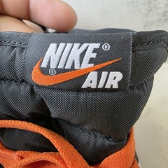NIKE AIR JORDAN 1 ONE HIGH ELECTRO ORANGE BOYS SIZE 5.5Y 575441-180