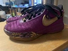 Nike LeBron XX 20 SE “Young Heirs” GS Vivid Purple Gold FD0207-504 Size 4Y