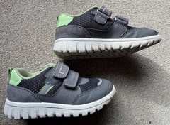 Kids running shoes/trainers grey/light green/white, size 26