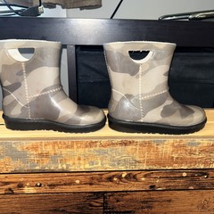 Ugg toddler rain boots size 10 grey camo worn 1 time