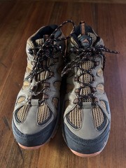 kids Pacific Mountain hiking boots size 5 (Worn once)