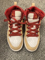 Nike Air Jordan 1 Mid White /Red/Beige Unisex Kids Athletic Shoes. 13,5 C.